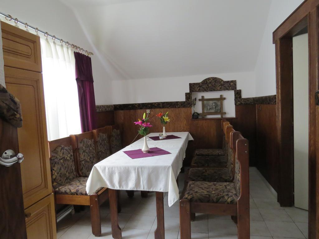 Rezkakas Fogado Bed & Breakfast Zirc Eksteriør bilde